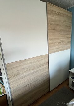 Prostorná šatní skříň - 2