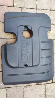 Ford Focus - kryt motoru - 2