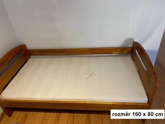 Dřevěná postel 160 x 80 s matrací - použitá - 2