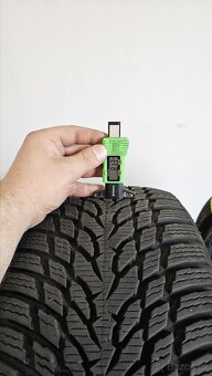 Zimní pneumatiky 235/40/19, Nokian, DOT2123 - 2