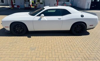 Dodge Challenger - 2