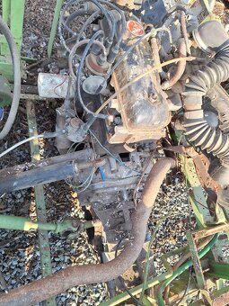 MOTOR A DÍLY RENAULT 8 - 2