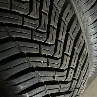 Zimní pneu 185/65 R15 92T XL Continental 5,5-6mm - 2