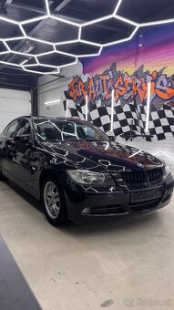 BMW 325i / 2006 / manuál / 160kw / sedan - 2