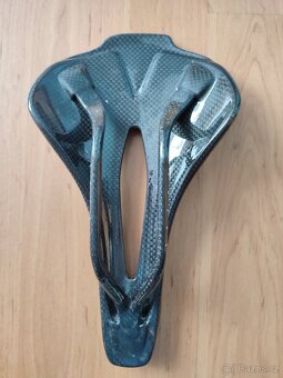 Sedlo-nové ergonomické karbonové 3D tištěné zn.Kocevlo - 2