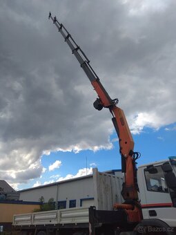 Řidič valníku s hydraulickou rukou - 2