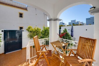 ŠPANĚLSKO, Orihuela Costa, rohový domek - 2