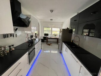Exkluzivní byt 139 m² (4+KK) s moderním designem - 2