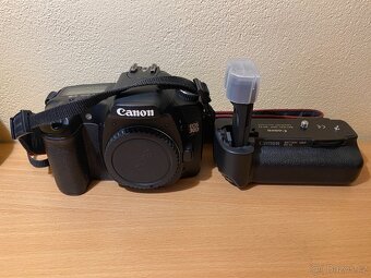 Canon EOS 30D s příslušenstvím - 2
