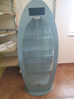 Celoskleněné uzamykatelné profi vitríny na kolečkách - 2