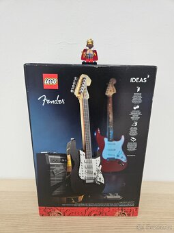 LEGO Ideas 21329 Fender Stratocaster - 2
