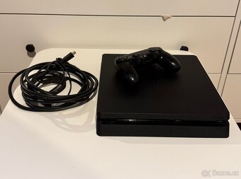 Playstation 4 Slim - 2
