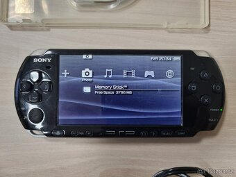 Sony PSP 3004 nejlepší model s wifi + 4hry + karta 4gb pěkný - 2