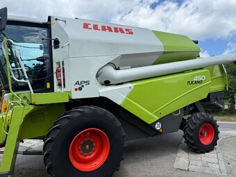 Sklízecí mlátička Claas Tucano 450, žací lišta V660, 2400 / - 2
