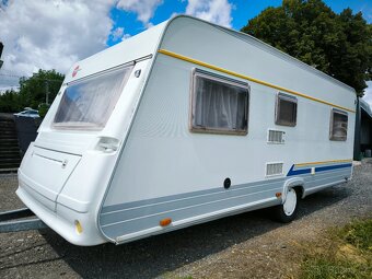 Rodinný karavan Burstner Ventana 530 tk - palandy - 2