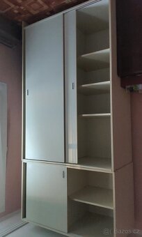 Skříň s posuvnými dveřmi + nástavec za odvoz - 2