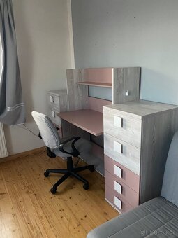 Nábytek do dívčího pokoje šedo růžový - 2