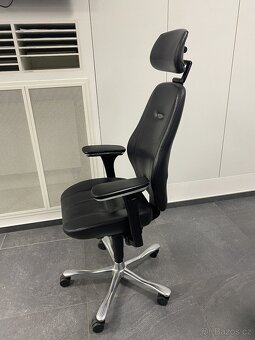 Kancelářská židle Kinnarps plus 8 černá PC 29000,- - 2