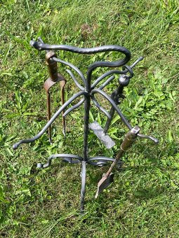 krbové nářádí na stojanu - 2