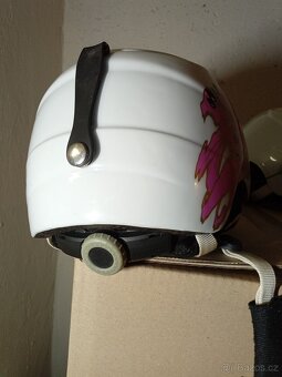 Dětská lyžařská helma vel 49-52 - 2