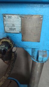 Malá litinová stojanová vrtačka tovární výroby - 2