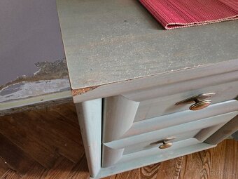 Dřevěný noční stolek - 2