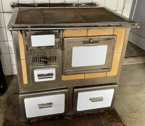 Stará kachlová kamna - 2