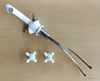 Bílá keramická umyvadlová baterie s výpustí zn. AXOR - 2