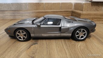 Model Ford GT 2004 1:18 Autoart ( 73025 ) - 2