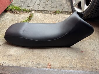 Suzuki XF650 Freewind - sedačka - 2