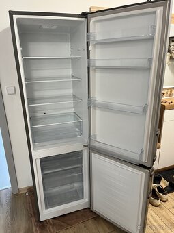 Lednice s mrazákem Hisense - 2