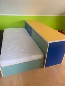 Dětská skříň, postel a psací stůl - 2