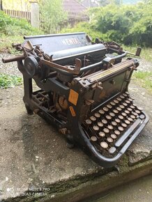 Starožitný psací stroj Continental - 2