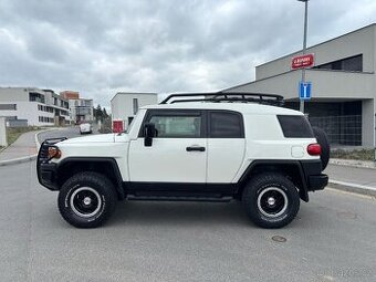 Toyota FJ Cruiser bez koroze s plnou výbavou do terénu - 2