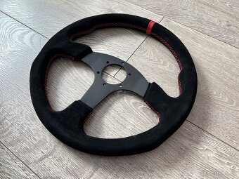 Nový černý tříramenný sportovní volant ( 350mm ) červená nit - 2