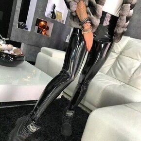 Lesklé lakové / latexové legíny s nízkým pasem - 2