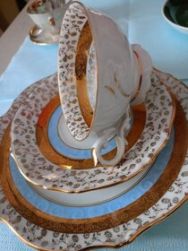 KRÁSNÁ PORCELÁNOVÁ SOUPRAVA - 2