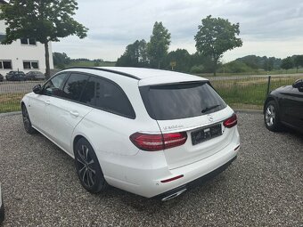 Mercedes E300 de T model - 2