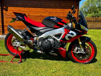 Aprilia Tuono V4 Factory - 2
