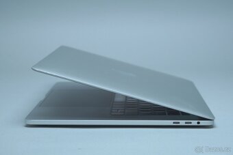 ZÁRUKA/Macbook Pro 15.4" TB/I9 2.3GHZ/32GB RAM/1TB SSD/CZ - 2