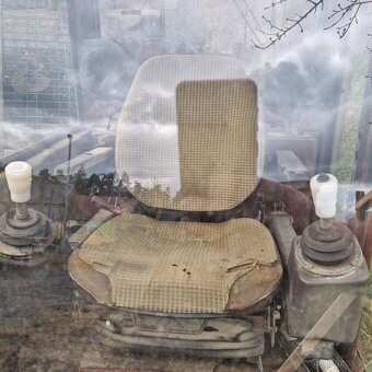 Stavební stroj, rypadlo, bagr - budka - 2