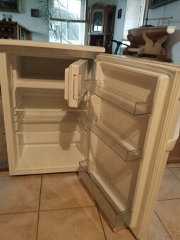 Prodám malou lednici - 2