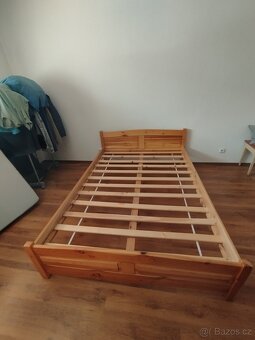 Dřevěná postel - 2