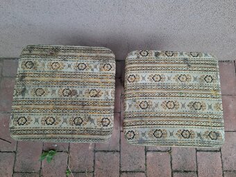 Dvě staré stoličky, taburety - 2