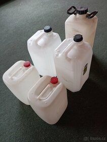 Kanystry plastové  15, 20 a 25 litrů. - 2