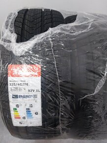 245/35/18 - 2