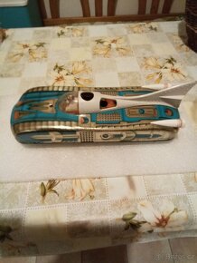 Plechové auto - 2