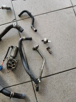 Startér + díly z motoru Suzuki-Subaru - 2