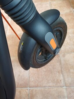 Elektrická koloběžka Segway NINEBOT F2 PRO - NOVÁ BATERIE - 2
