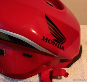 Honda CBR 650F - nádrž - 2